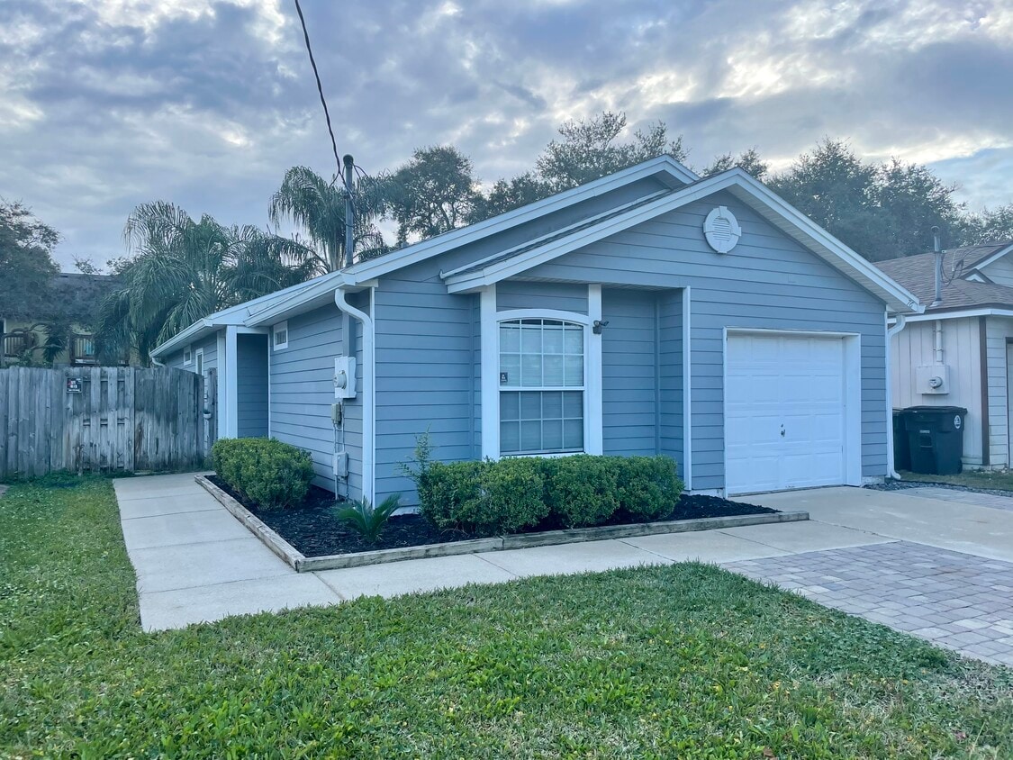 76 W 9th St, Atlantic Beach, FL 32233 House Rental in Atlantic Beach