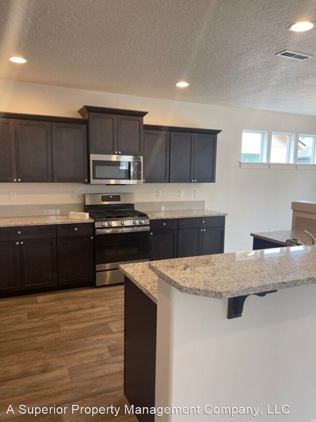 Foto del edificio - 3 br, 2.5 bath House - 2486 NW Kingwood Ave