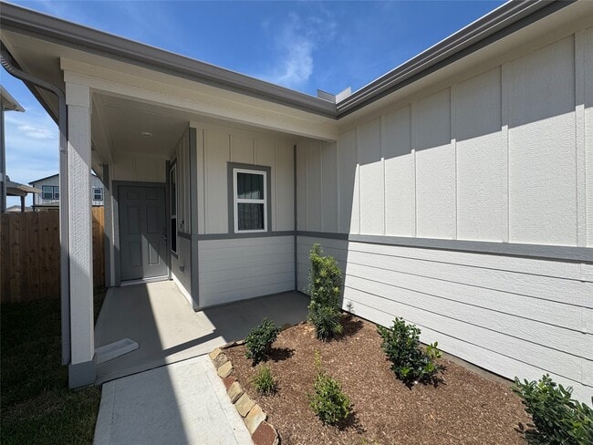 Building Photo - 26013 Hampshire Dr