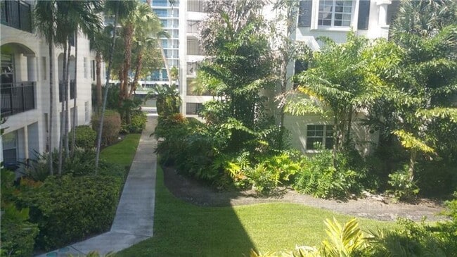 Foto del edificio - 3255 NE 184th St