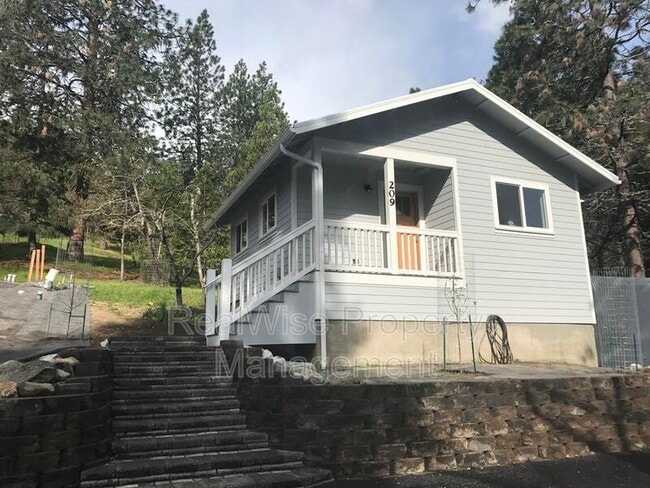 Building Photo - 209 Granite St