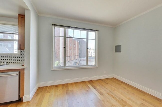 Foto del edificio - Renovated one bedroom on Lake Merritt. One...