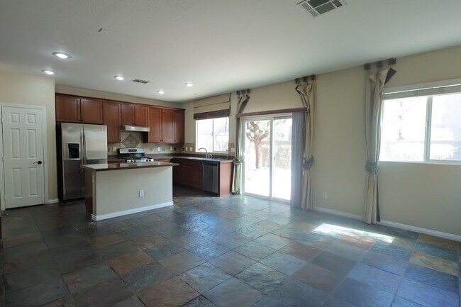 Foto del edificio - BEAUTIFUL 3 BEDS WITH 2.5 BATH HOUSE