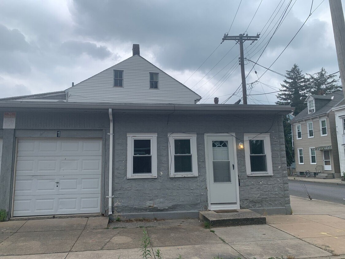 Foto principal - 1 Floor 1 Bedroom, Garage York City SD