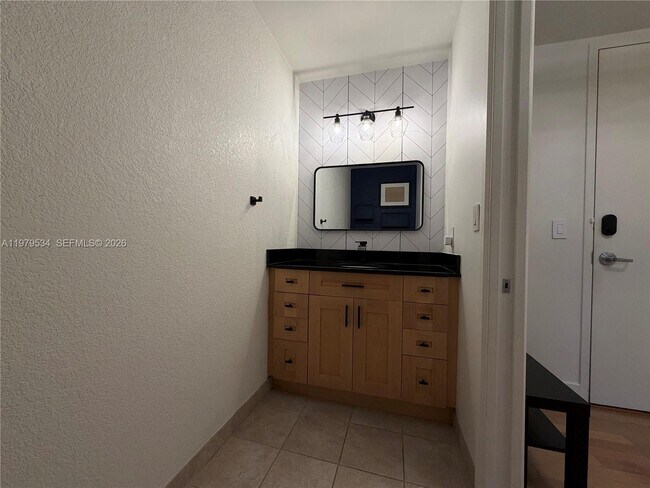 Foto del edificio - 150 E Robinson St