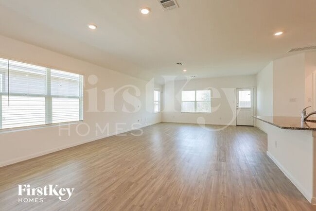 Foto del edificio - 1228 Treehouse Ln