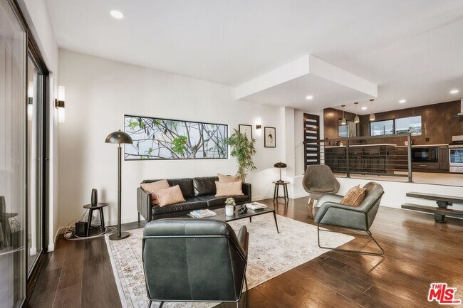 Foto del edificio - 3601 Dixie Canyon Pl