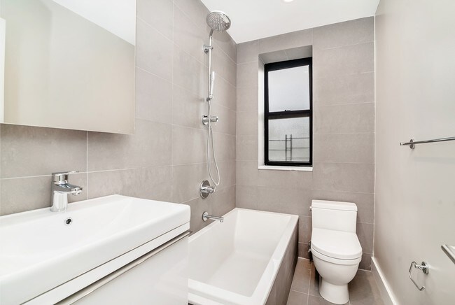 Foto del edificio - 58 Linden Blvd