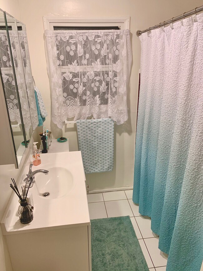 Foto del edificio - 1227 Crescent Dr