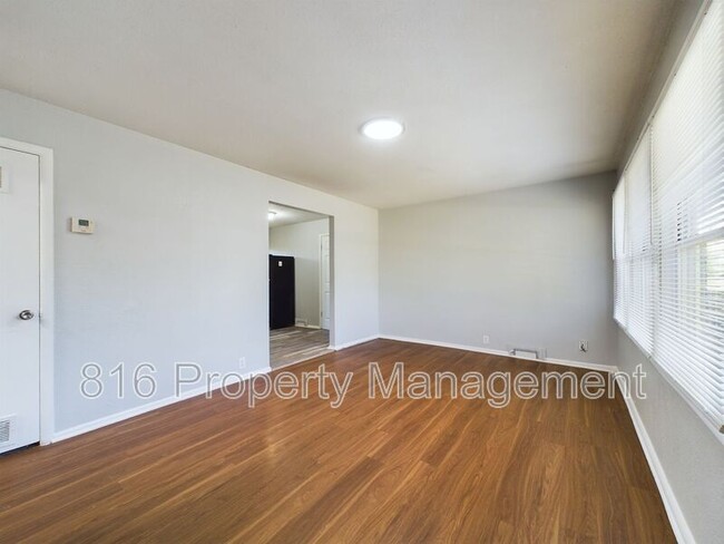 Foto del edificio - 7800 E 114th St