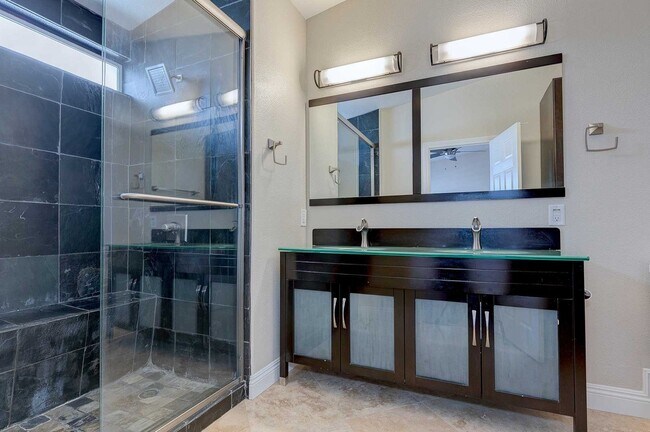 Building Photo - Great Single Story in Silverado Ranch