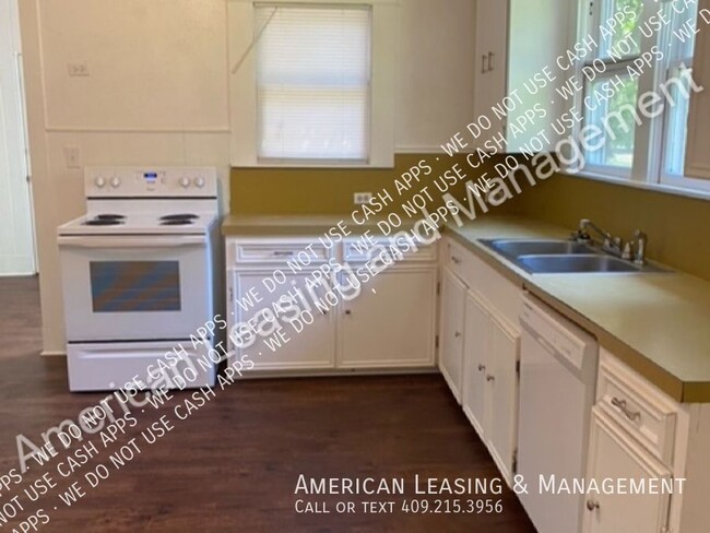 Building Photo - **$200 OFF FIRST FULL MONTHS RENT** 3-Bedr...