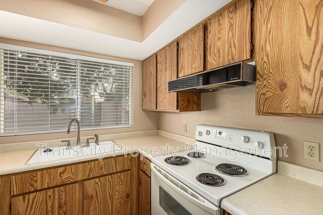Foto del edificio - 743 W Fordham Dr