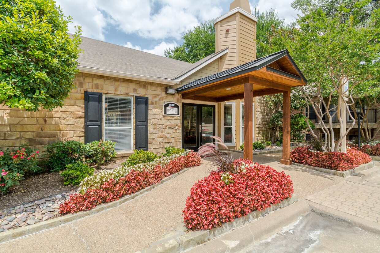 Woodchase Apartments in Euless, TX