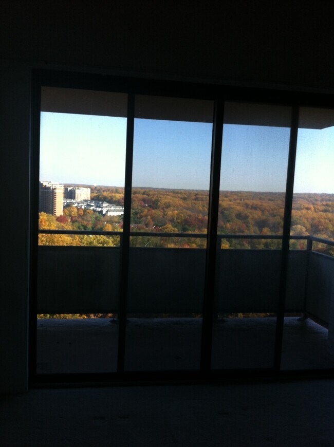 Foto del edificio - 5225 Pooks Hill Rd