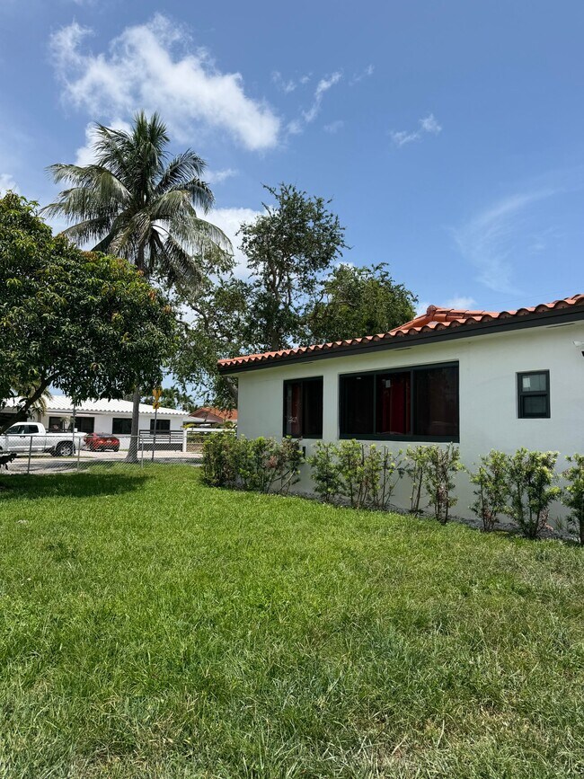 Foto del edificio - 604 SW 68th Ave
