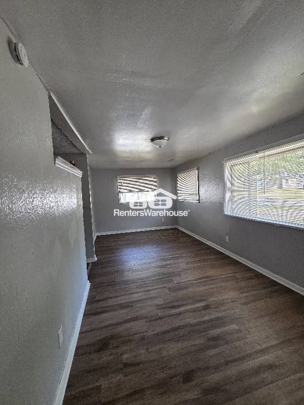 Foto del edificio - 10321 Earl Dr