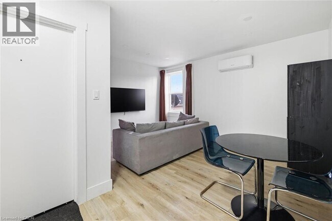 Photo du bâtiment - 13 Westinghouse Ave