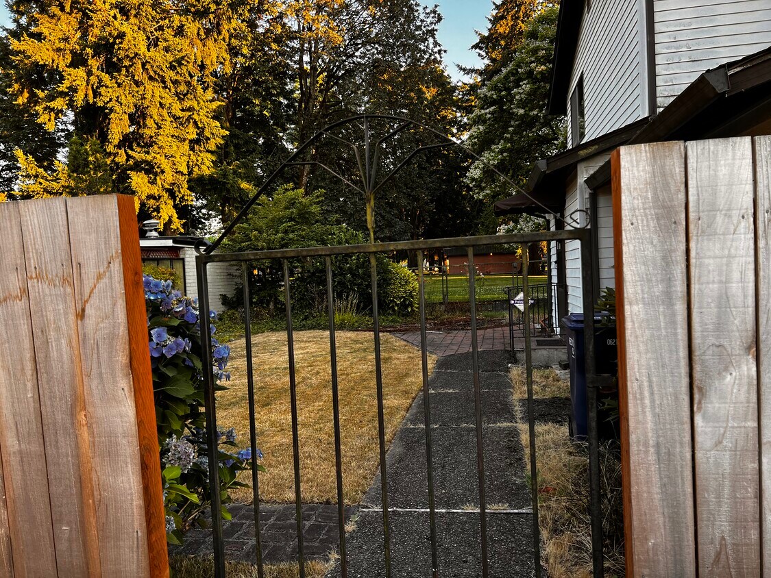 709 F Plz NE, Auburn, WA 98002 Townhome Rentals in Auburn WA