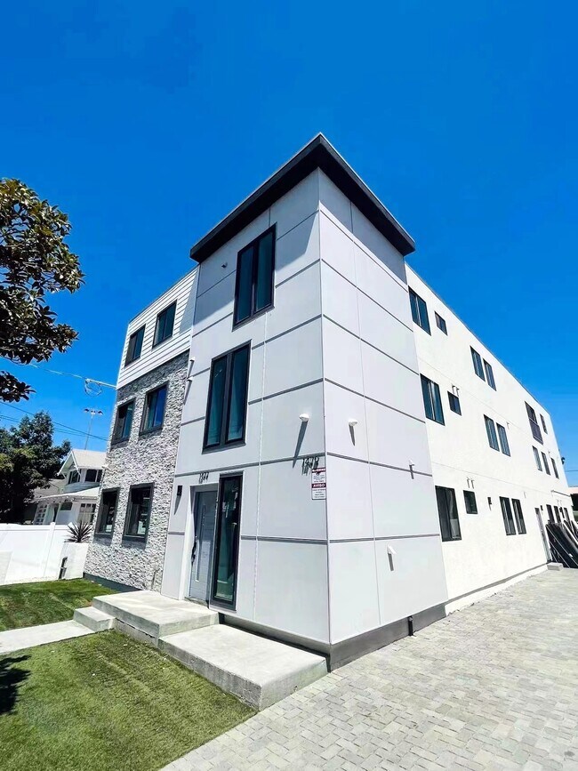 1479 W 36th St, Los Angeles, CA 90018 1479 W 36th St Los Angeles, CA