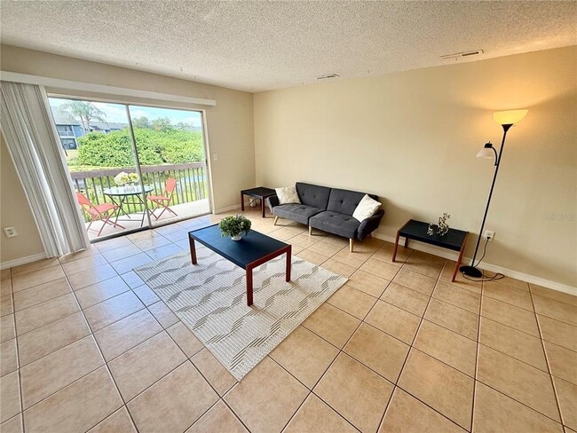 Foto del edificio - 2612 Hidden Lake Dr N