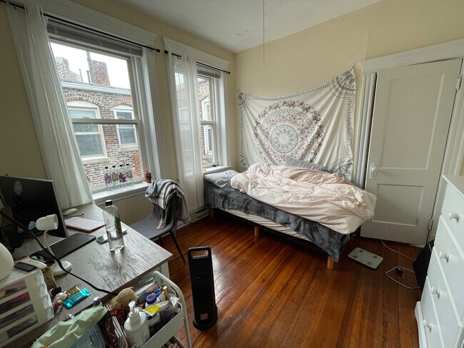 Building Photo - 884 Huntington Ave