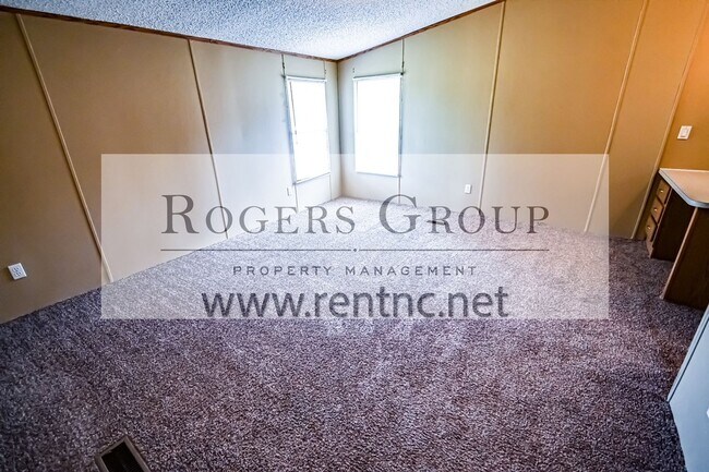 Building Photo - 149 Foxfire Dr
