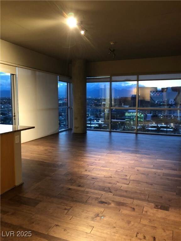 Foto del edificio - 353 E Bonneville Ave