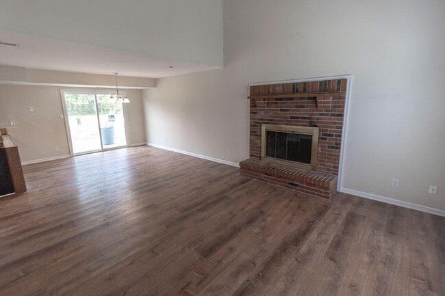 Building Photo - 1911 Mirtle Grove Ct