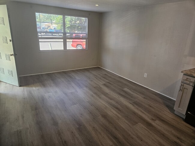 Foto del edificio - 612 Dogwood Ct