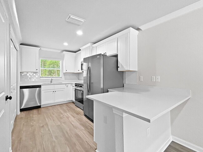 Building Photo - 9368 N Peachtree Way