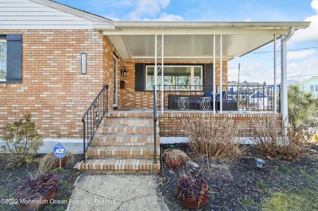 Building Photo - 1508 4th Ave