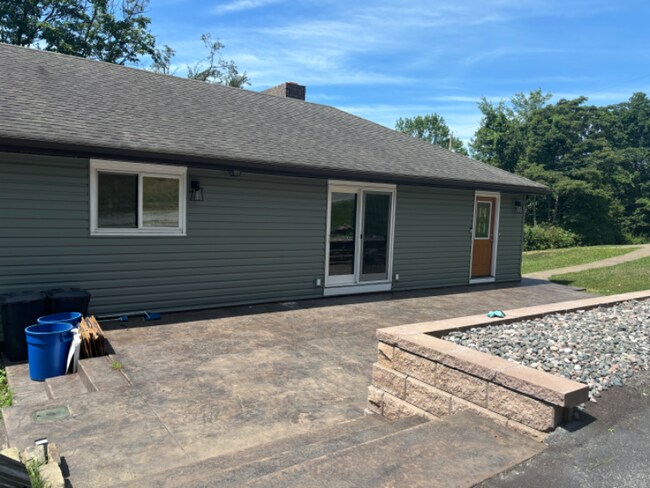Building Photo - 123Underwood Avenue