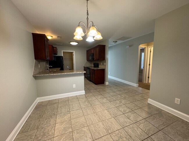 Foto del edificio - MOVE-IN READY! **MOVE-IN Special $250 off the 1st full month's rent.**