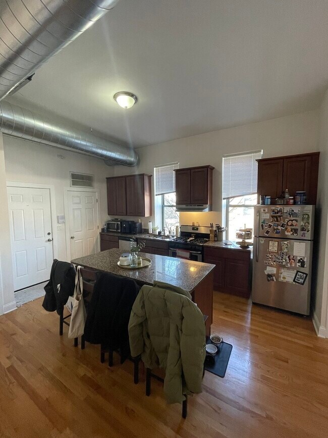 Foto del edificio - 2559 W North Ave
