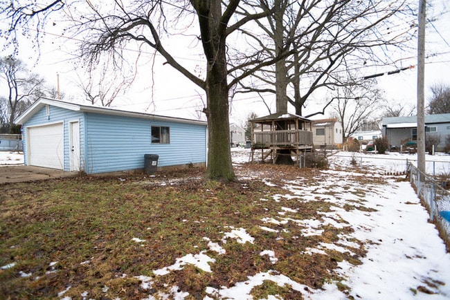 Building Photo - 1050 Wycomb Dr
