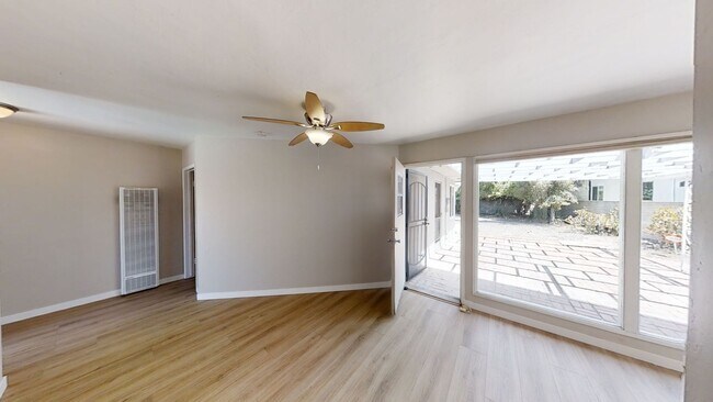 Foto del edificio - 5BD/3BA on Tipton!! Great Backyard w Patio!!