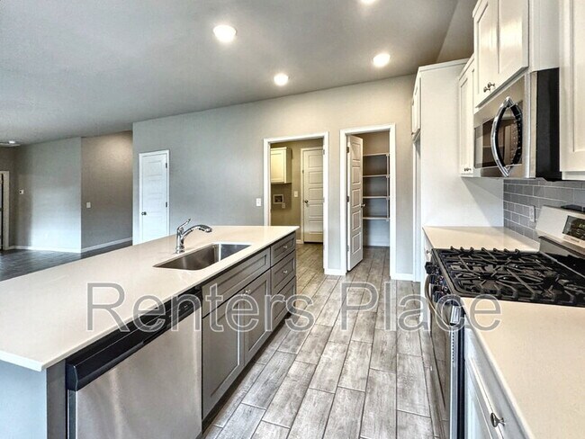 Building Photo - 13927 S Ironwood Pl