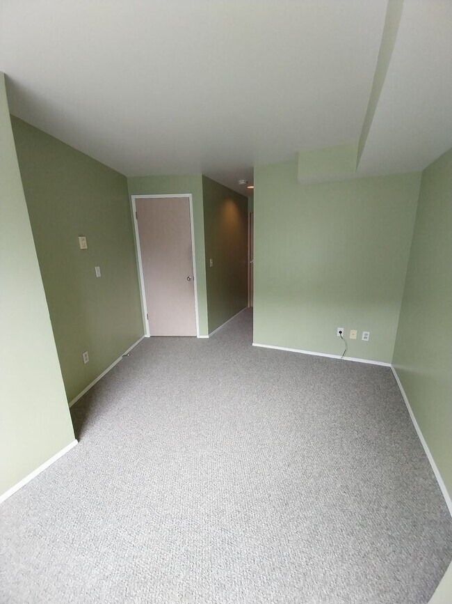 Building Photo - 1 bed/1 bath Condo with partial city view ...