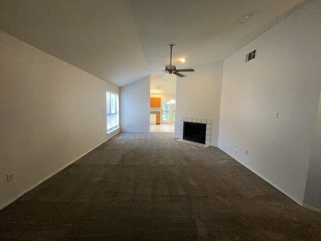 Foto del edificio - 1037 Stableway Ln