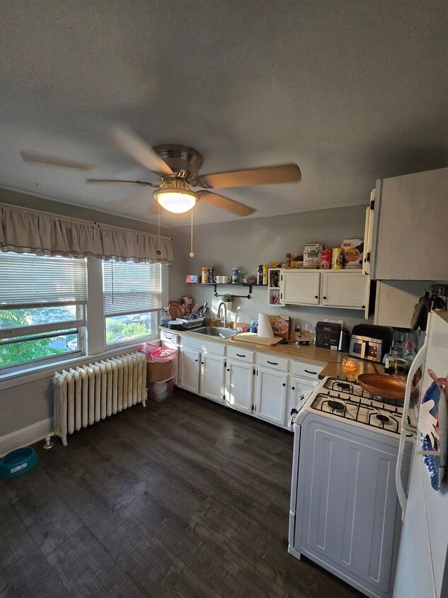 Primary Photo - 1562 Woodland Ave