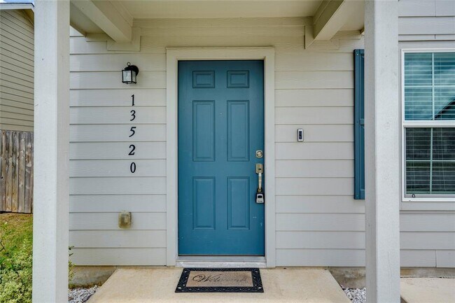 Foto del edificio - 13520 Knights Br Dr