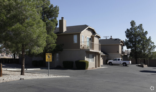 Building Photo - Desert Pines Apartments