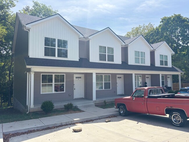 Building Photo - Just like New townhome for Rent!