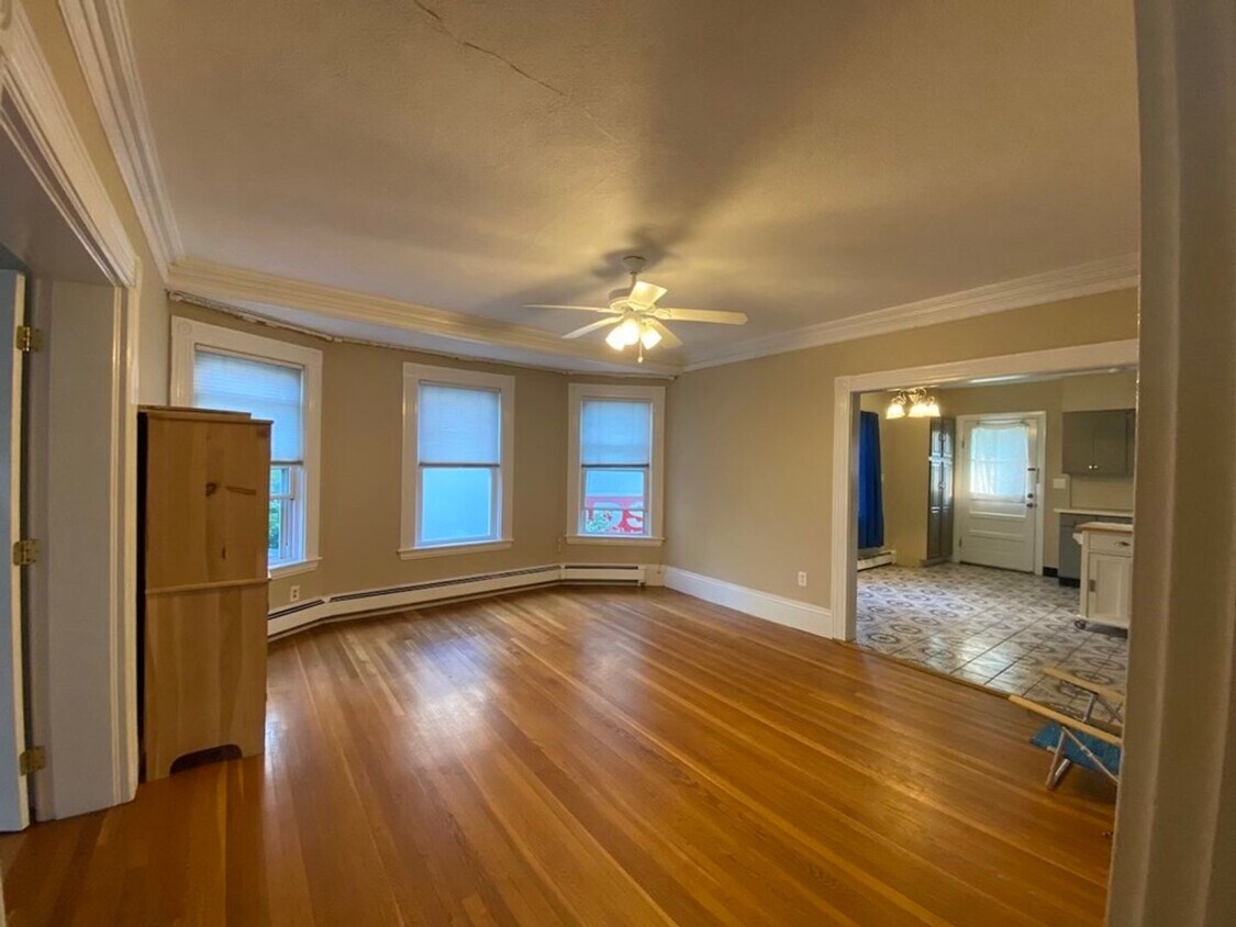 Primary Photo - 3-floor condo in townhouse duplex with 2 p...