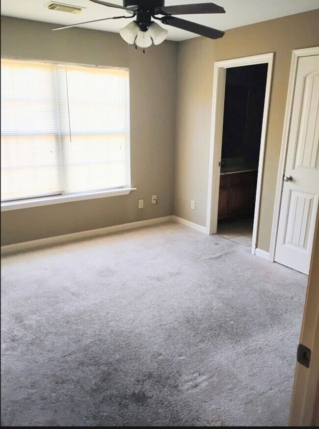 Building Photo - 2925 Hargrove E Rd