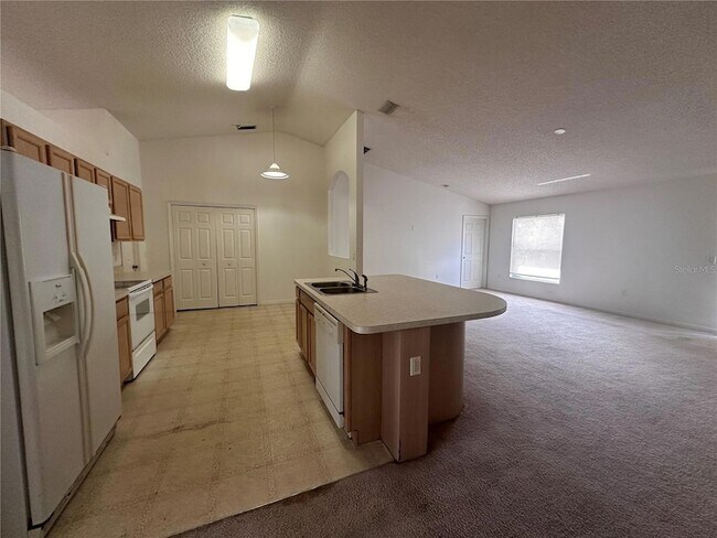 Foto del edificio - 33 Rybark Ln
