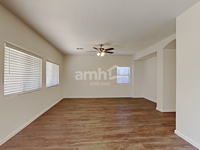 Foto del edificio - 12837 W Apodaca Dr