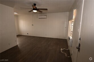 Building Photo - 380 N 13th St
