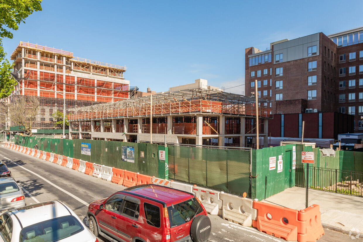Building Photo - 88-20 153 St